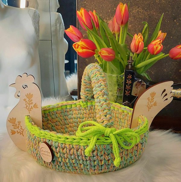 Koszyczek Wielkanocny Na Szydełku- Kurka w kolorach wiosennych